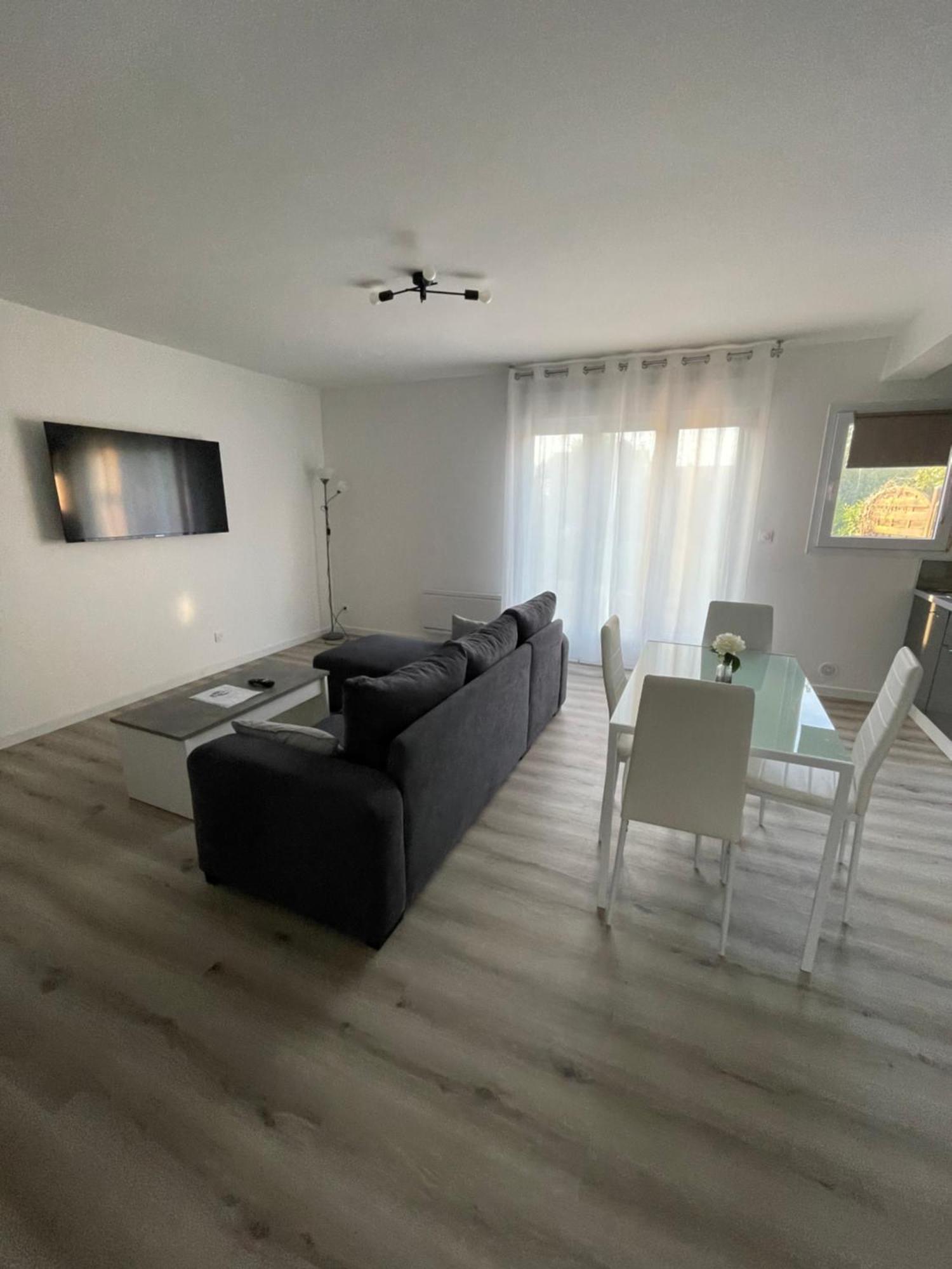 Maison Detente De 100 M2 Uniquement Couple-Famille-Travailleurs Вільпарізі Екстер'єр фото