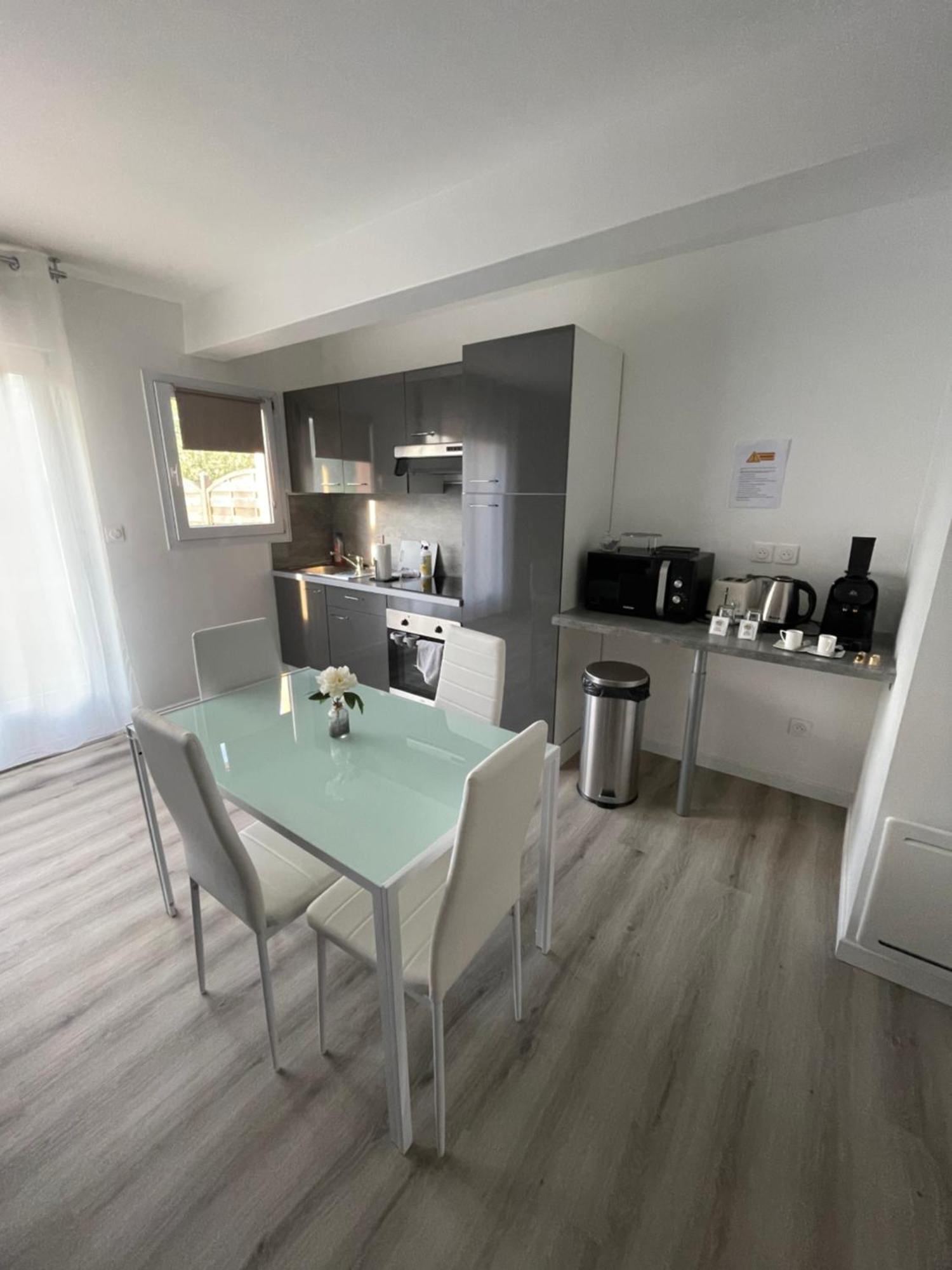 Maison Detente De 100 M2 Uniquement Couple-Famille-Travailleurs Вільпарізі Екстер'єр фото